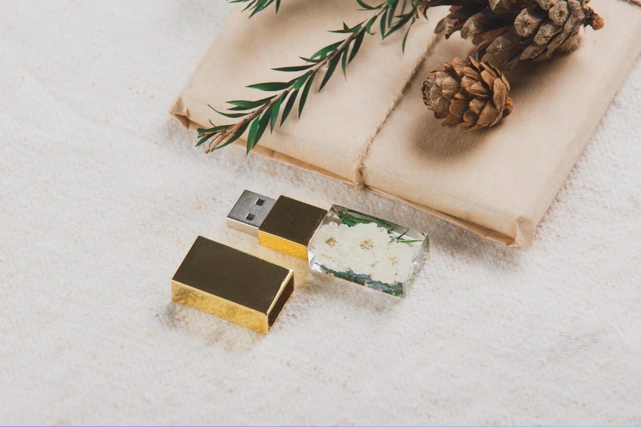 Custom USB flash drives with personalized logo printing and high storage capacity for corporate branding and promotional giveaways